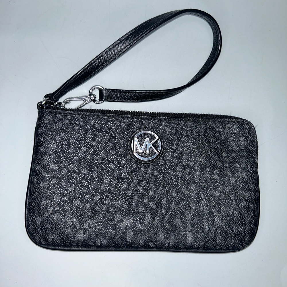 Euc Michael kors wristlet